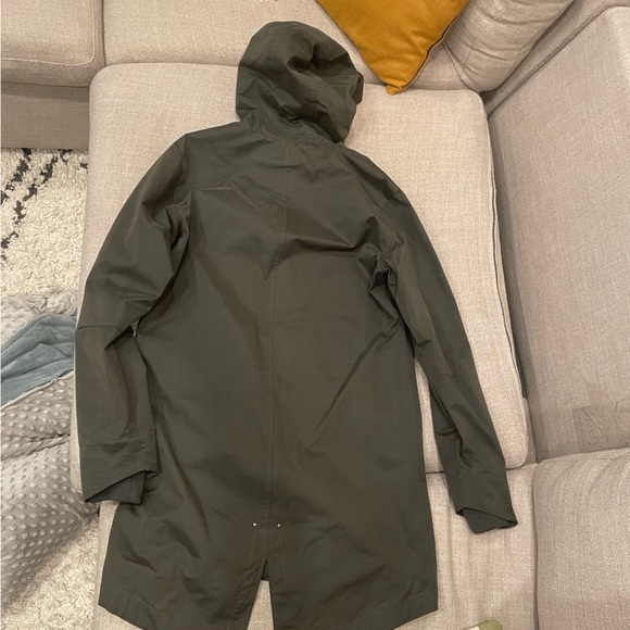 Fat Moose Light Jacket In Army Green. Waterproof / Windproof - Picture 7 of 9